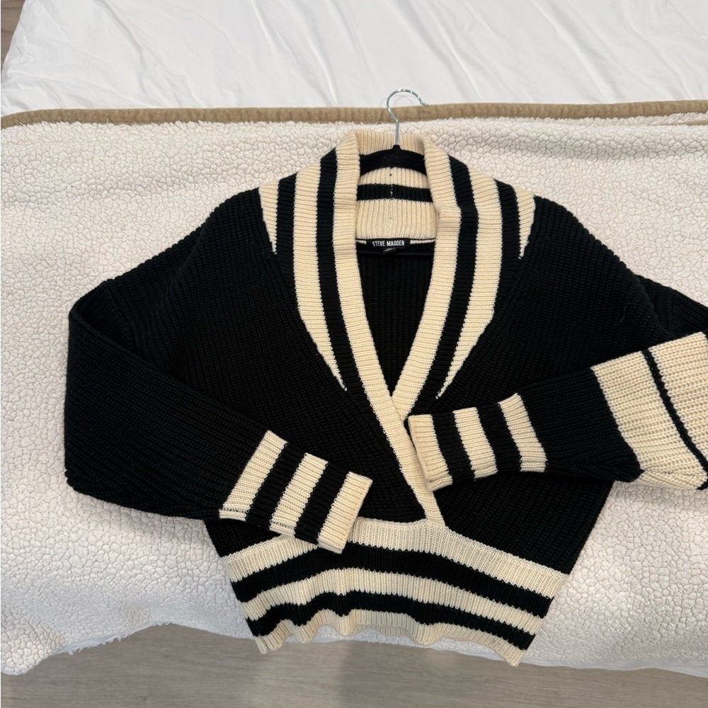 Steve Madden Black and Cream V-Neck Sweater
